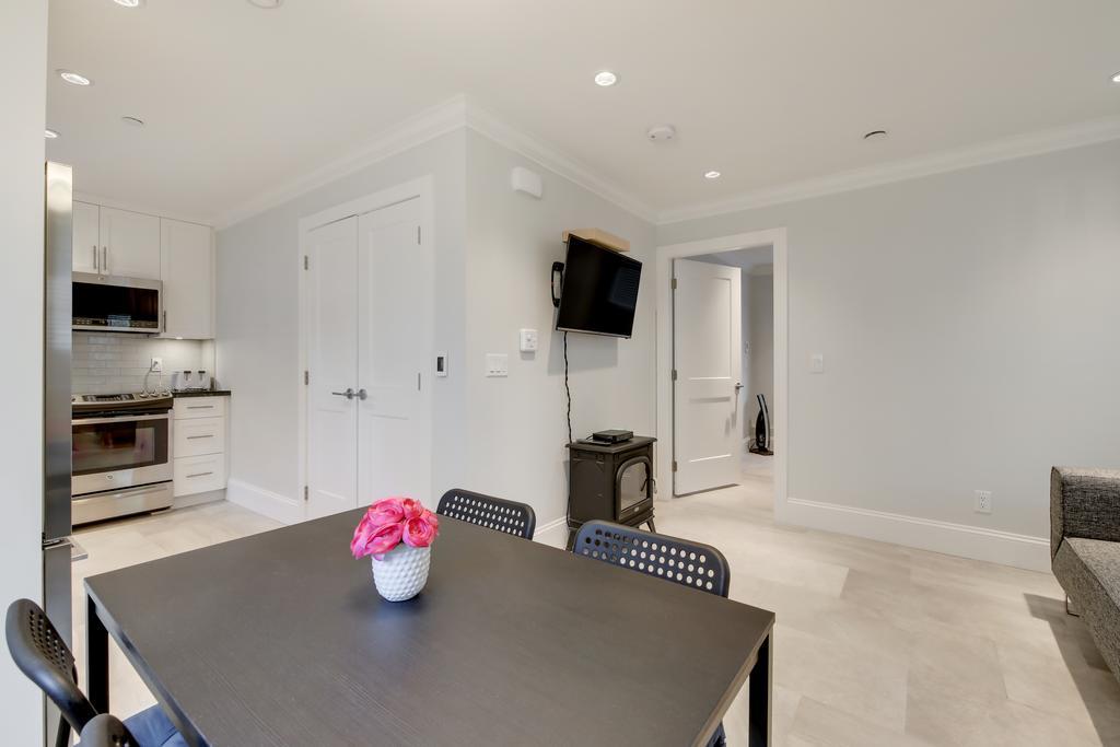 New Urban Modern Main Street House Villa Vancouver Dış mekan fotoğraf